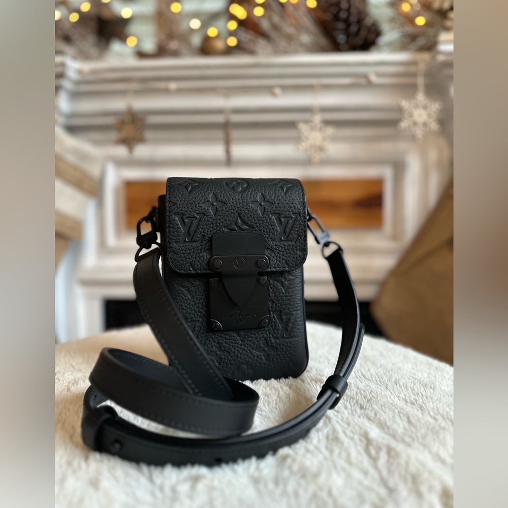 Sold on FB. Louis Vuitton S-Lock Vertical Wearbale Wallet Taurillon Black - Picture 1 of 17